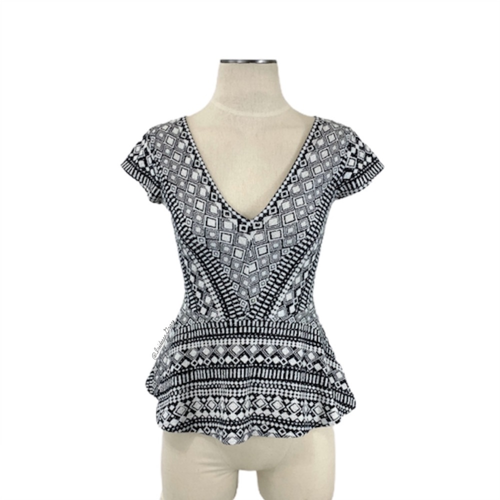 Anthropologie- Deletta Black & Cream Geo Top SP